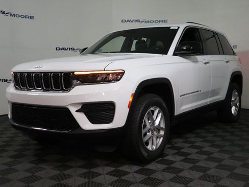 New 2026 Jeep Grand Cherokee Laredo AWD/4WD image 12