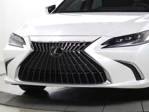 Certified 2025 Lexus ES 300h w/ Premium Package FWD image 4