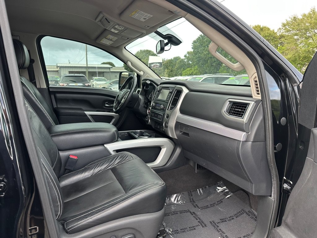 Used 2017 Nissan Titan PRO-4X w/ Pro-4x Convenience Package AWD/4WD image 5