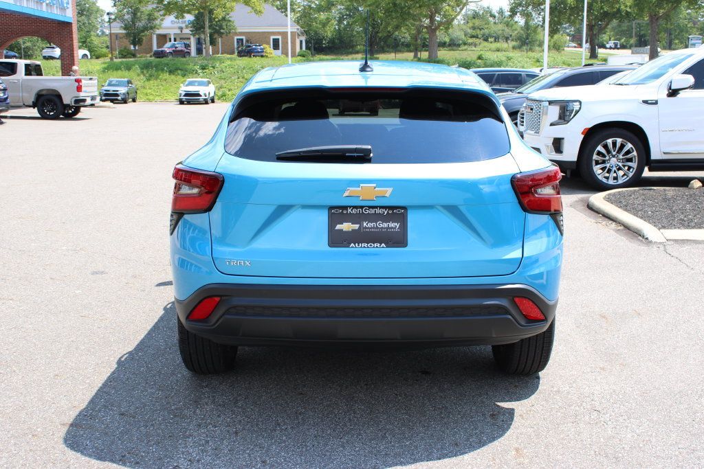 Certified 2025 Chevrolet Trax LS FWD image 29
