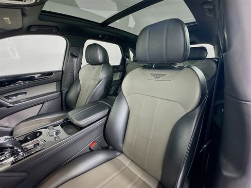 Certified 2019 Bentley Bentayga image 21