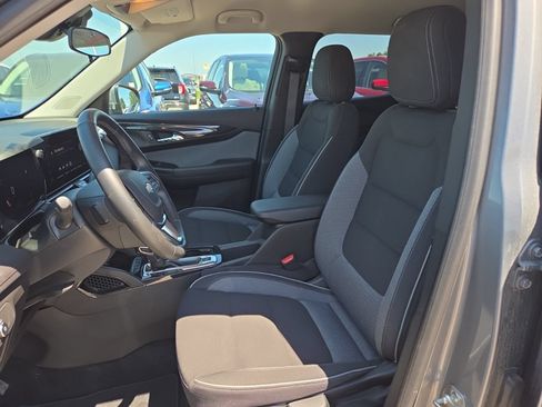 Used 2024 Chevrolet TrailBlazer LT w/ LT Cold Weather Package FWD image 8