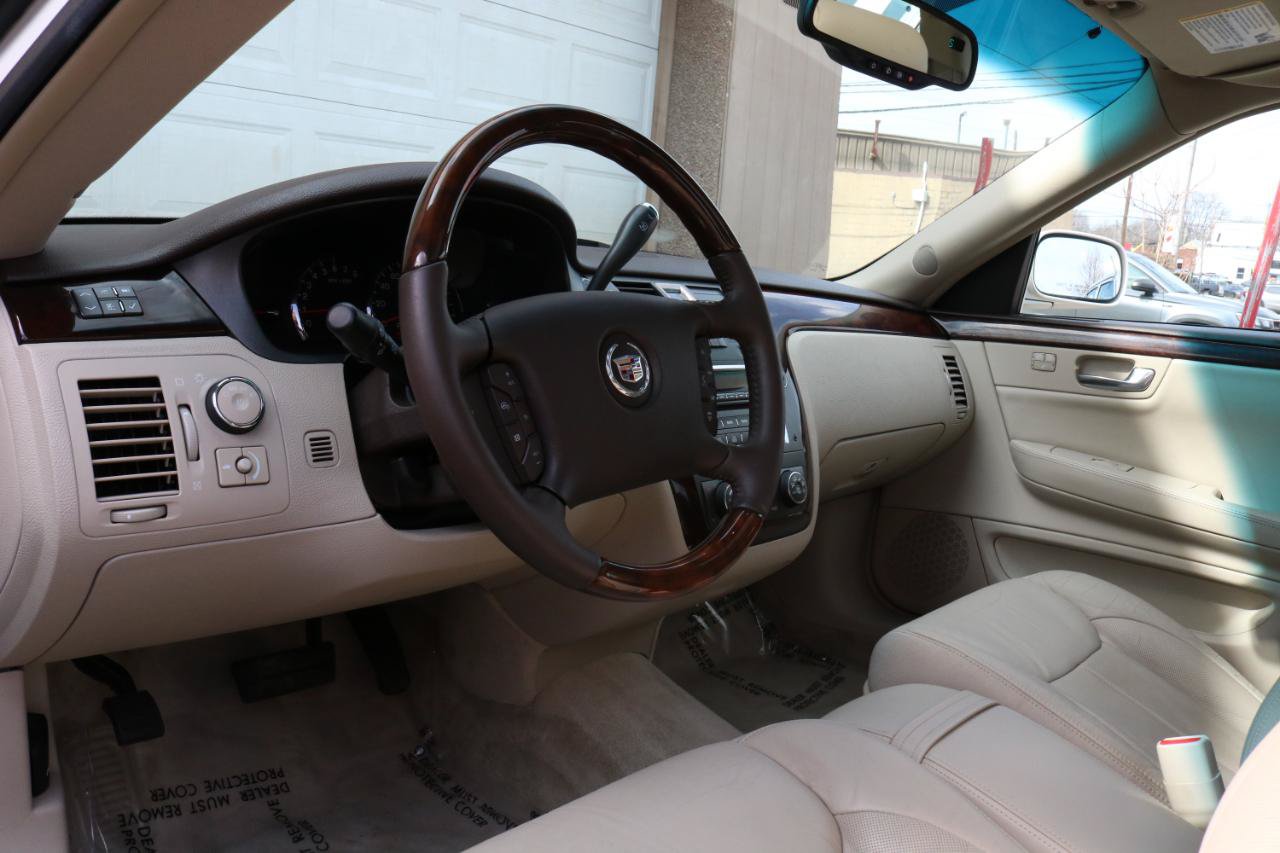Used 2009 Cadillac DTS w/ Sun And Sound Package FWD image 23