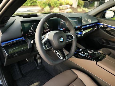 Used 2027 BMW 530i xDrive w/ M Sport Package AWD/4WD image 16