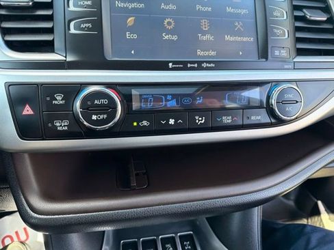 Used 2017 Toyota Highlander XLE AWD/4WD image 16