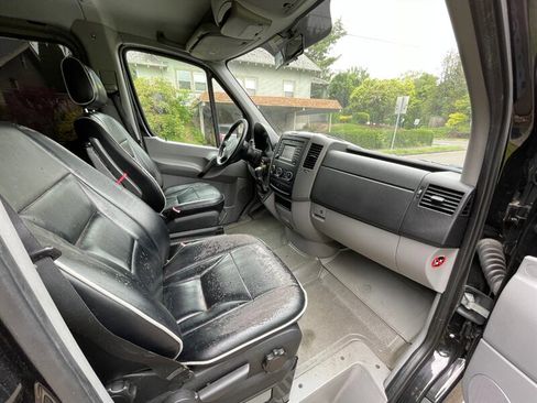 Used 2016 Mercedes-Benz Sprinter 2500 image 10