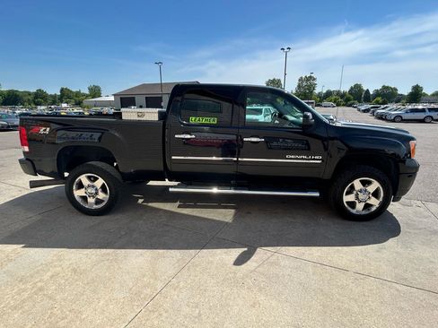Used 2014 GMC Sierra 2500 Denali w/ Suspension Package, Off-Road AWD/4WD image 4