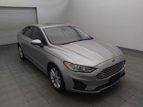 Used 2020 Ford Fusion SE FWD image 13