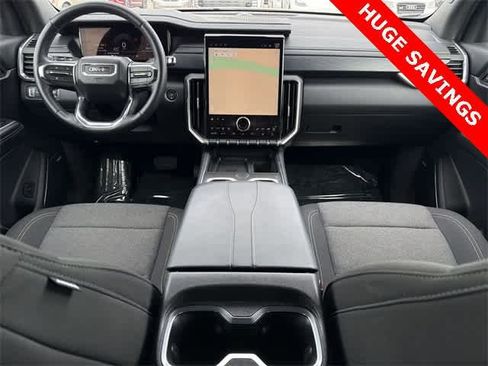 Used 2025 GMC Acadia Elevation image 3