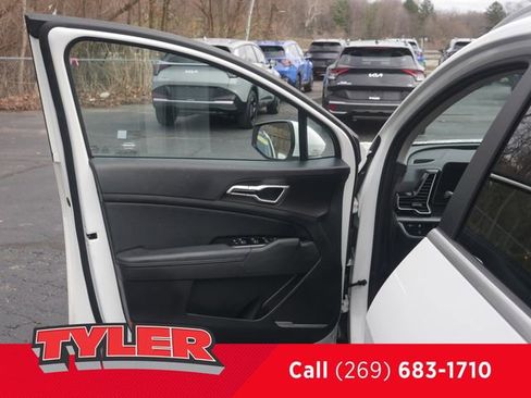 Used 2023 Kia Sportage EX image 19