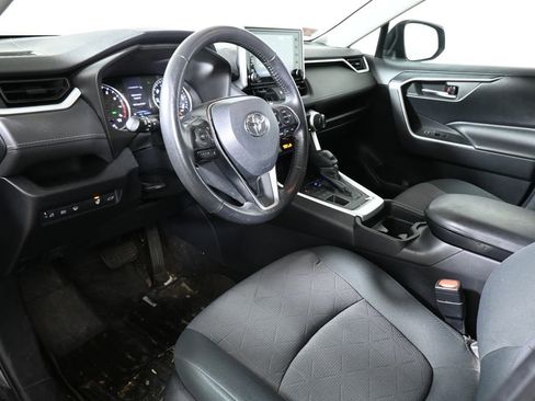 Used 2019 Toyota RAV4 XLE image 4