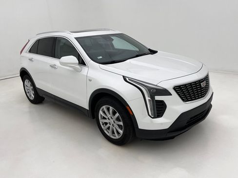 Used 2022 Cadillac XT4 Luxury w/ Cold Weather Package AWD/4WD image 2