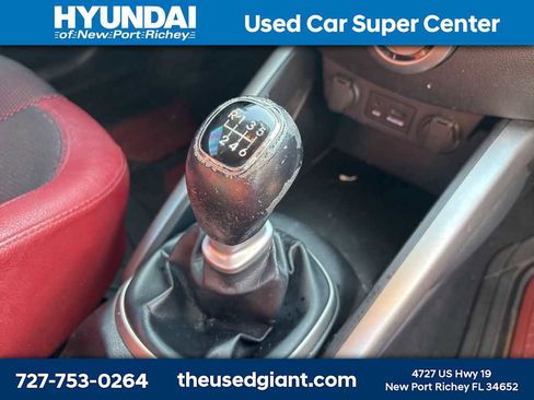 Used 2012 Hyundai Veloster w/ Style Pkg FWD image 7