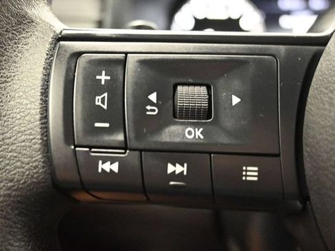 Used 2023 Nissan Pathfinder S FWD image 21