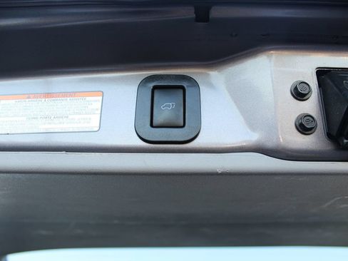 Used 2016 Toyota Sienna XLE FWD image 32