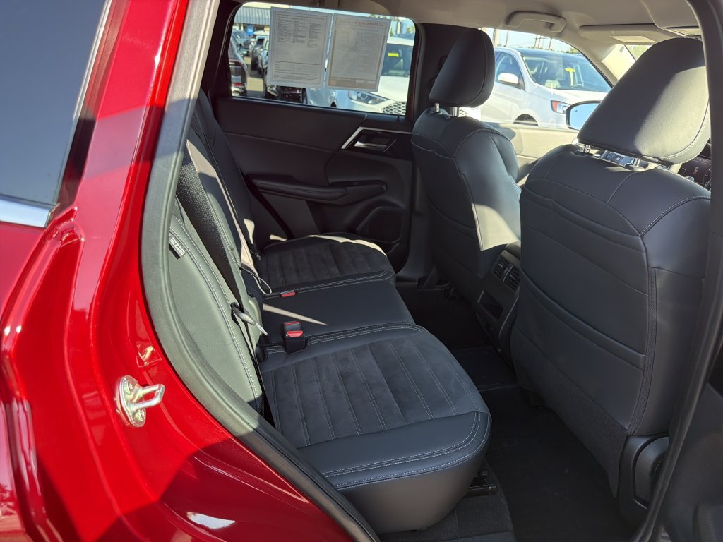 Used 2023 Mitsubishi Outlander SE AWD/4WD image 17