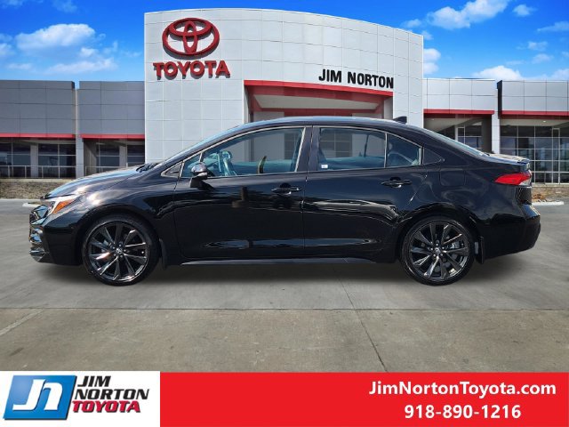 Used 2025 Toyota Corolla SE w/ SE Premium Package FWD image 5