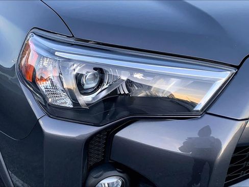 Used 2022 Toyota 4Runner SR5 Premium image 26