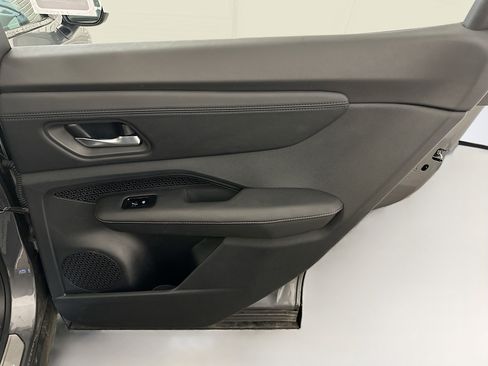 Used 2024 Nissan Ariya AWD image 31