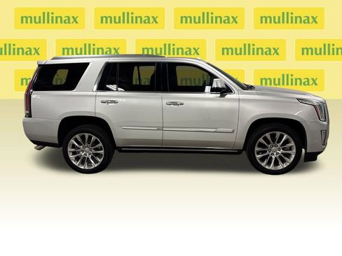 Used 2020 Cadillac Escalade Premium Luxury AWD/4WD image 24