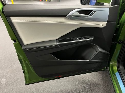 New 2025 Volkswagen Taos SE image 18