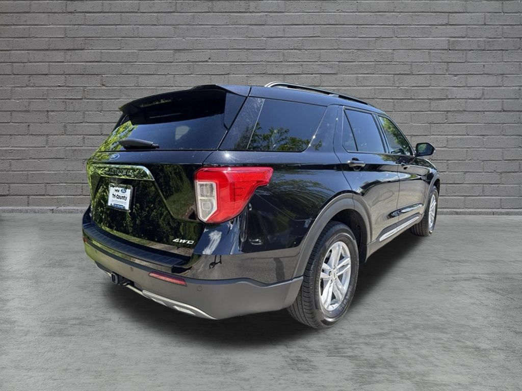 Used 2024 Ford Explorer XLT w/ Equipment Group 202A AWD/4WD image 8