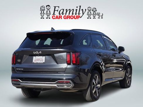 Used 2023 Kia Sorento S image 4