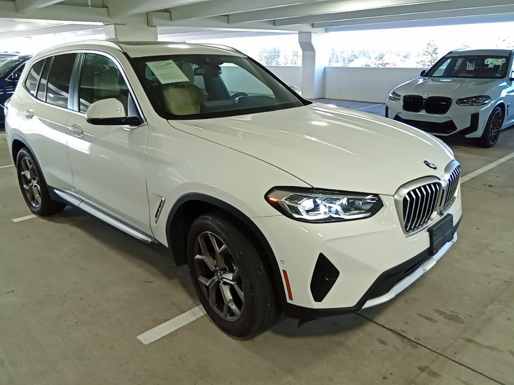 Used 2024 BMW X3 xDrive30i w/ Premium Package AWD/4WD image 3