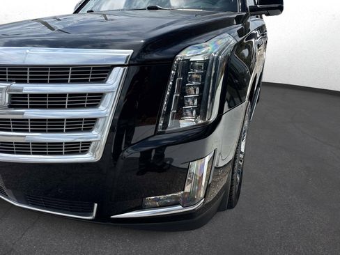 Used 2018 Cadillac Escalade Premium Luxury w/ LPO, Radiant Package RWD image 9