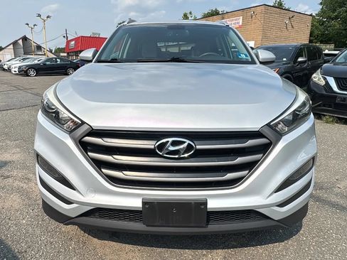 Used 2016 Hyundai Tucson SE w/ Option Group 02 FWD image 2