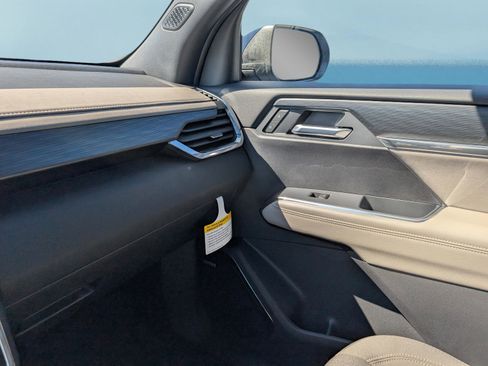 New 2026 GMC Acadia Elevation image 30