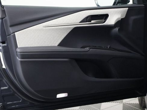 Used 2026 Toyota Camry XLE AWD/4WD image 12