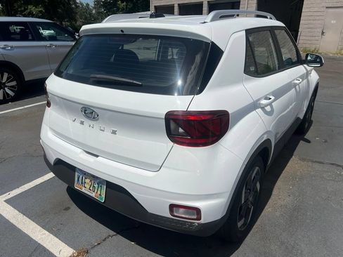 Used 2025 Hyundai Venue SEL FWD image 6