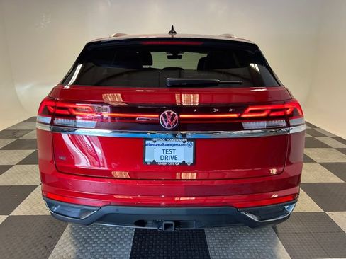 Used 2024 Volkswagen Atlas Cross Sport SE FWD image 4