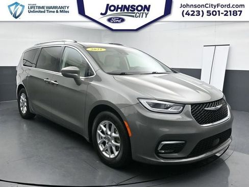 Used 2021 Chrysler Pacifica Touring-L FWD image 1