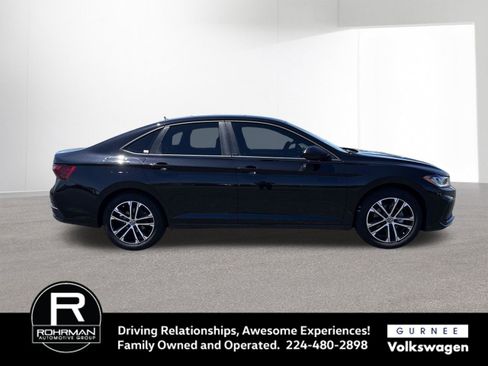 Used 2025 Volkswagen Jetta Sport FWD image 9