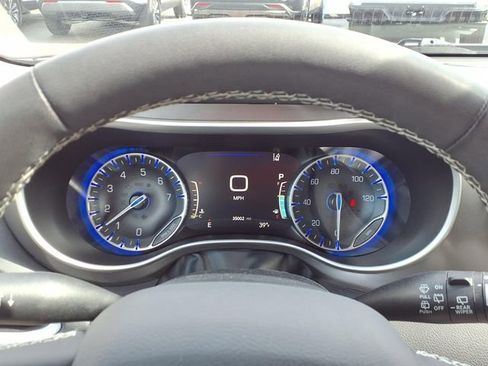 Used 2024 Chrysler Pacifica Touring-L image 13