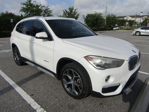 Used 2017 BMW X1 xDrive28i AWD/4WD image 3
