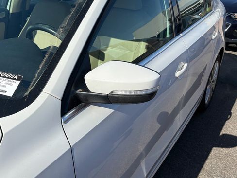 Used 2011 Volkswagen Jetta SEL FWD image 6