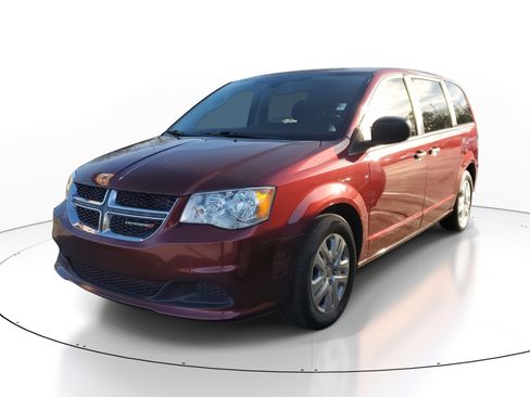 Used 2020 Dodge Grand Caravan SE w/ UConnect Hands-Free Group image 3