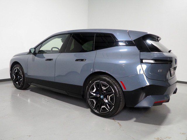 Used 2024 BMW iX xDrive50 w/ Sport Package AWD/4WD image 8