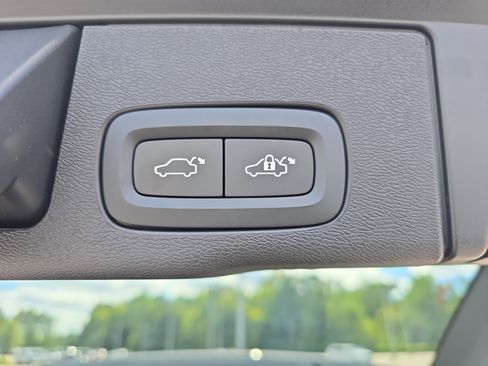 Used 2022 Volvo XC60 B5 Inscription image 13