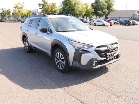 Used 2023 Subaru Outback Premium AWD/4WD image 3