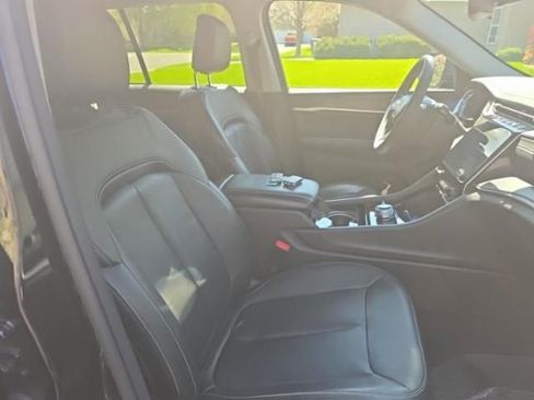 Used 2023 Jeep Grand Cherokee Limited AWD/4WD image 19