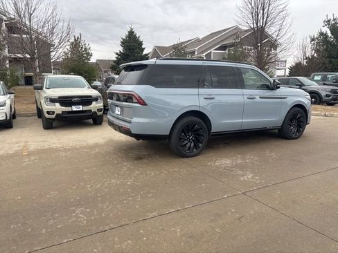 New 2025 Lincoln Navigator Reserve w/ Jet Appearance Package AWD/4WD image 5