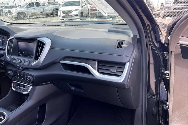Used 2024 GMC Terrain SLE w/ Elevation Edition FWD image 16