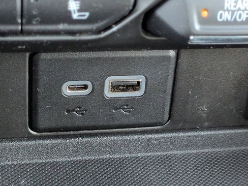 Used 2021 Chevrolet Suburban Z71 image 22