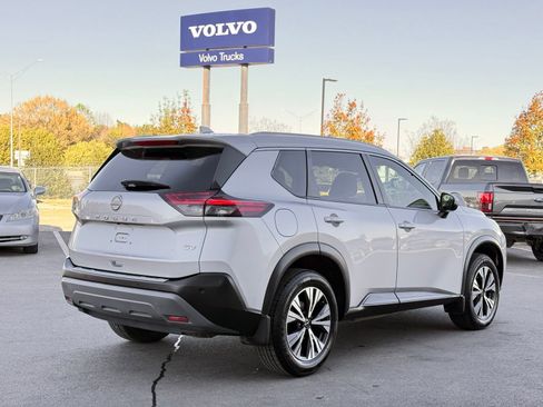 Used 2022 Nissan Rogue SV w/ SV Premium Package FWD image 11