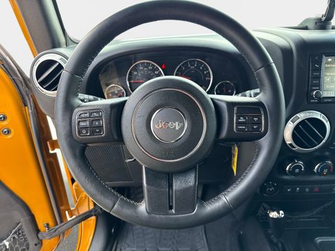 Used 2014 Jeep Wrangler Unlimited Rubicon w/ Connectivity Group AWD/4WD image 25