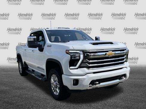 Used 2024 Chevrolet Silverado 2500 High Country w/ Technology Package AWD/4WD image 2